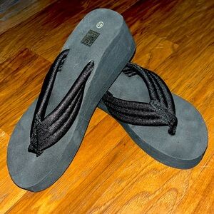 Black unbranded platform flip flops size 41